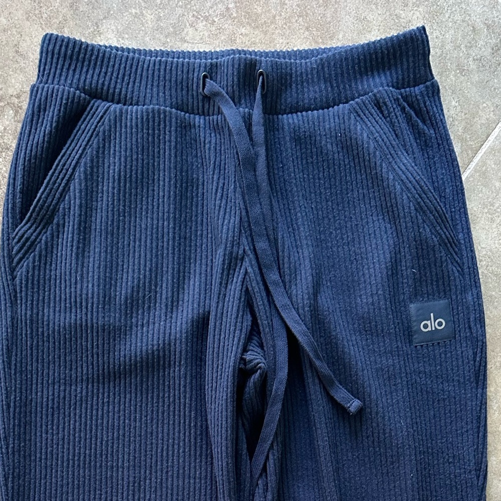 EXCELLENT ALO YOGA MUSE NAVY BLUE SWEATPANTS JOGGERS WOW M
